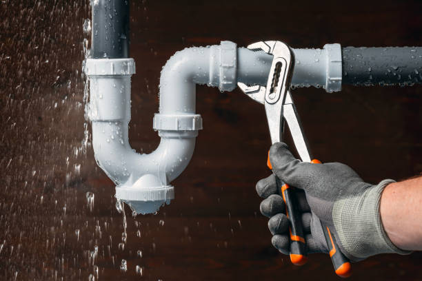 Professional Emergency Plumber technician working in West Mineral, KS